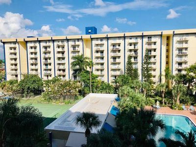 4550 NW 9th St APT 706E