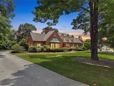 511 Dixon Dr