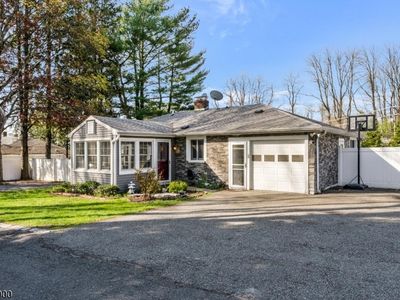 54 Academy Ln