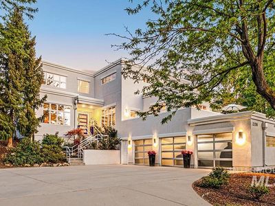 2196 E Ridgecrest Dr