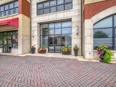 10 E Burlington St Unit 3B