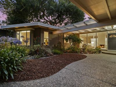 887 Loma Verde Ave
