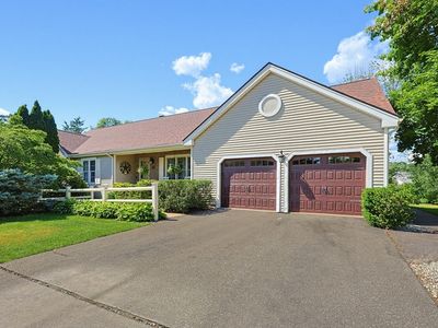 471 Hoppin Hill Ave