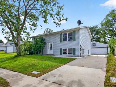 1932 S Village Dr SE