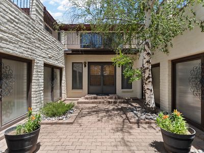 320 Valle Del Sol Rd