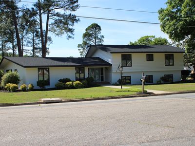 1607 Lakeshore Dr