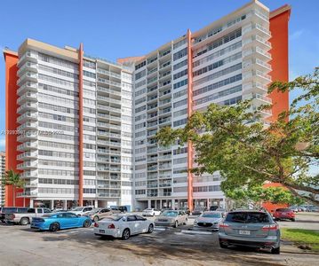 1351 NE Miami Gardens Dr #Penthouse 11e