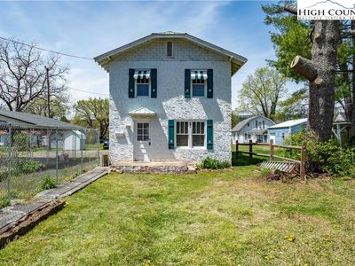 227 N Murphey Street