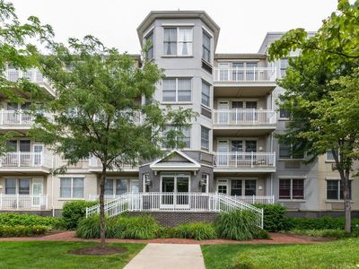 4 Constellation Pl APT 406