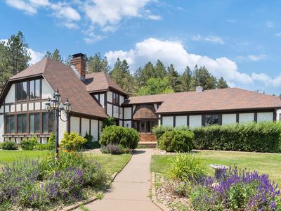3115 Stockade Dr