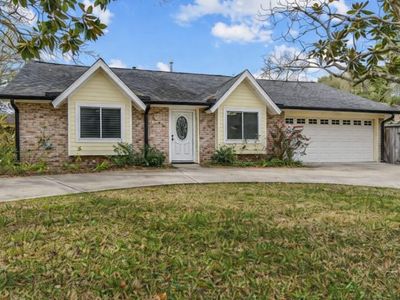 Property at 5102 Meadow Ln, Dickinson, TX