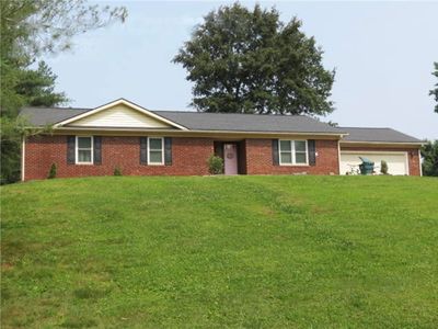 3872 Peachtree Dr