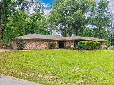 2050 Elaine Cir