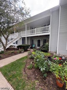 23 Village Green Rd