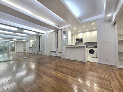 152 W 58th St APT 1B
