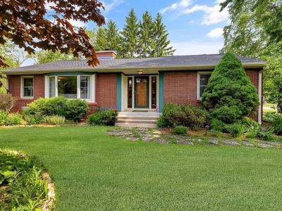 9033 North Greenvale ROAD