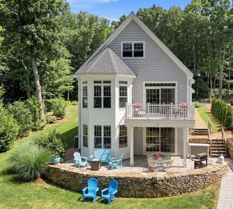 24 Laurelwood Dr