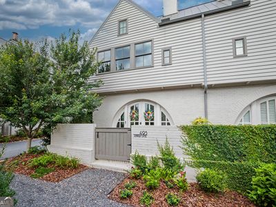 495 Juniper Ln