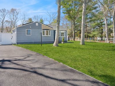 Property at 94 Bay Ave E, Hampton Bays, NY