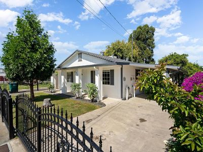 608 S Golden Gate Ave
