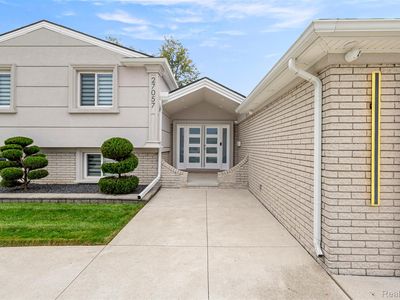 27057 Simone St