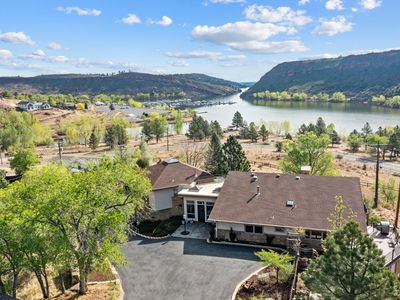 4717 Bay View Dr