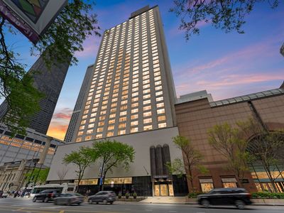 777 N Michigan Ave APT 2105