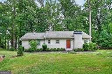6321 Lakeview Dr