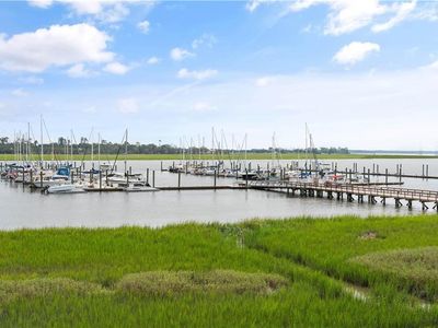 10 Marina Dr
