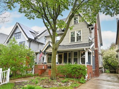 2834 North Hackett AVENUE