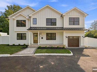 182 Grand Ave W