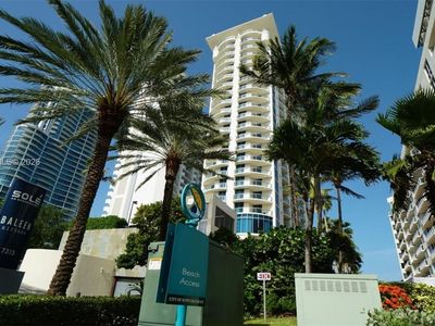 17315 Collins Ave #702