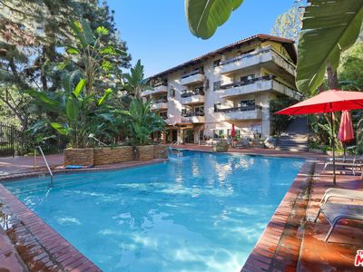 2700 Cahuenga Blvd E APT 2217