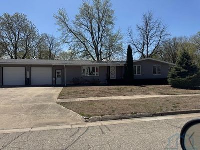 208 E Main St