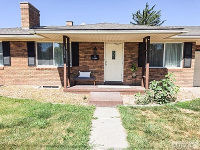 1098 June Ave