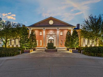 702 S White Chapel Blvd