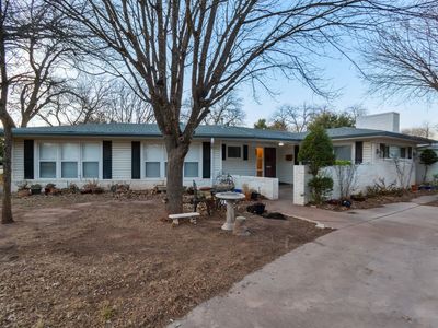 882 S Leggett Dr