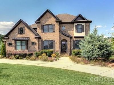 1009 Princessa Dr
