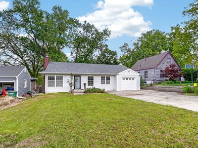 Property at 6533 Sunset Ter, Windsor Heights, IA