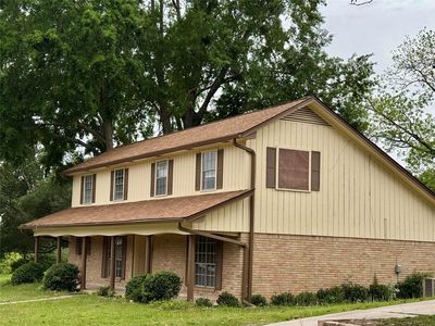 1221 Green Briar Dr