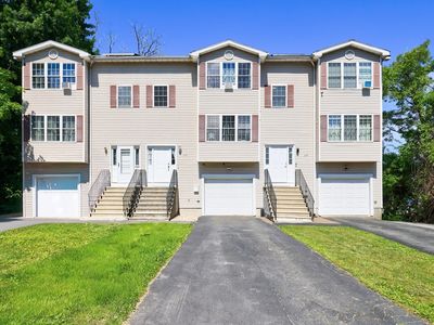 22-22 Bancroft St #B
