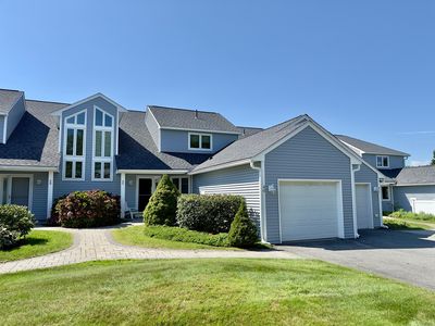 40 Fairway Dr
