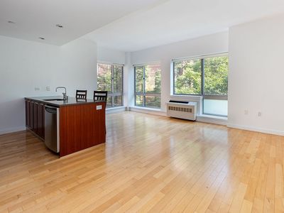 3585 Greystone Ave #3DE