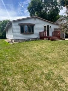 Property at 814 Lakeview Ave, Windom, MN