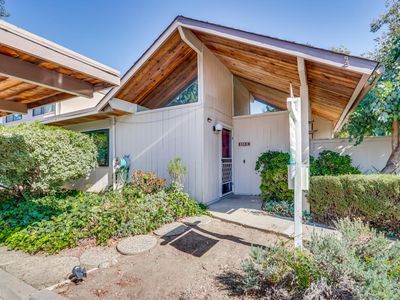 855 Brookline Dr APT E