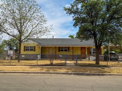 3221 Emory St