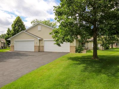 820 Greensview Ct NW