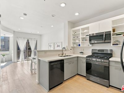 100 S Alameda St Unit 419