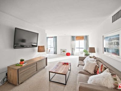 927 N Kings Rd APT 303