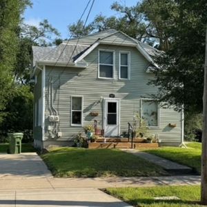 425-425 1/2 Webster St